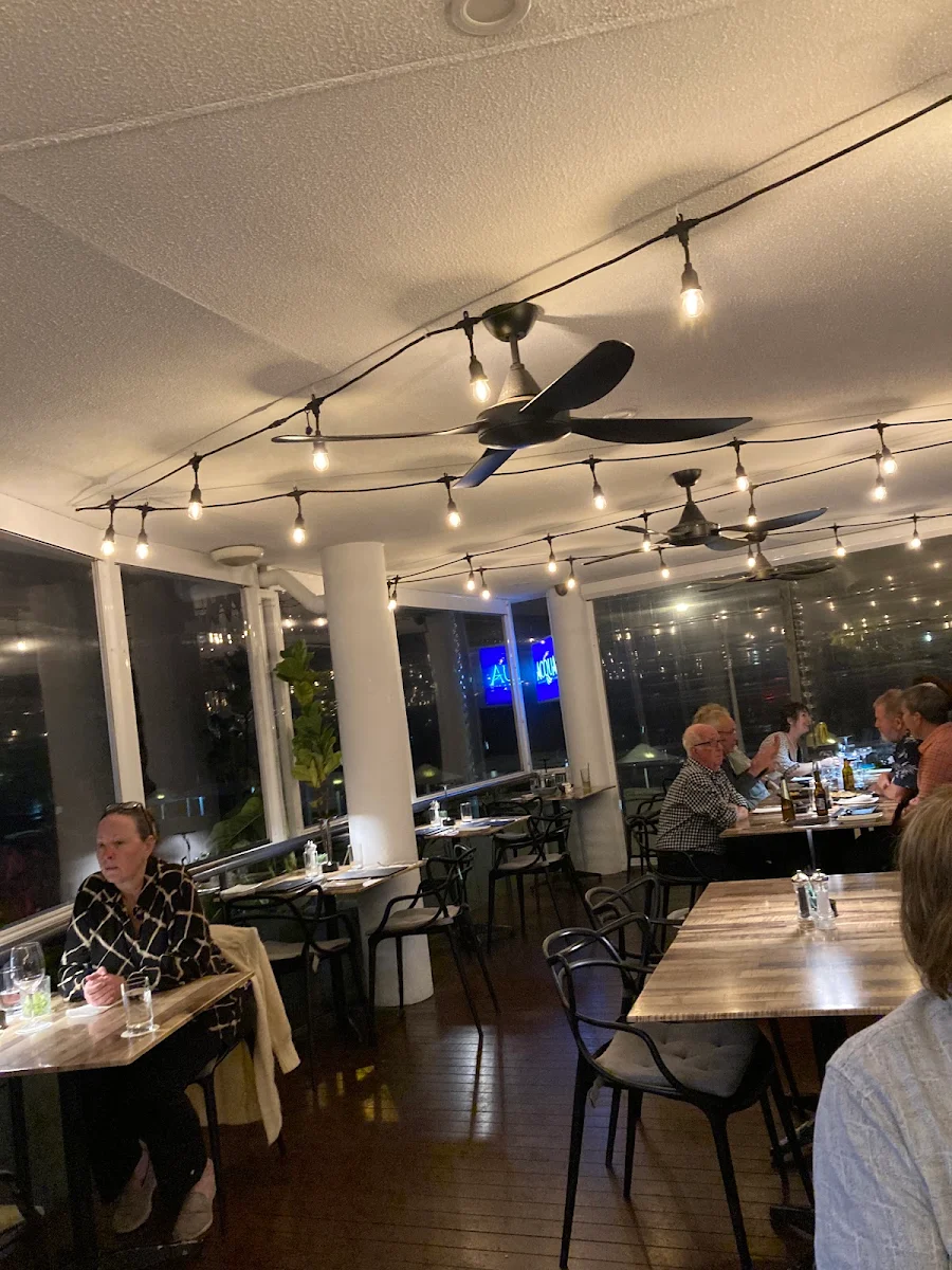 Vibe, Acqua Restaurant & Bar