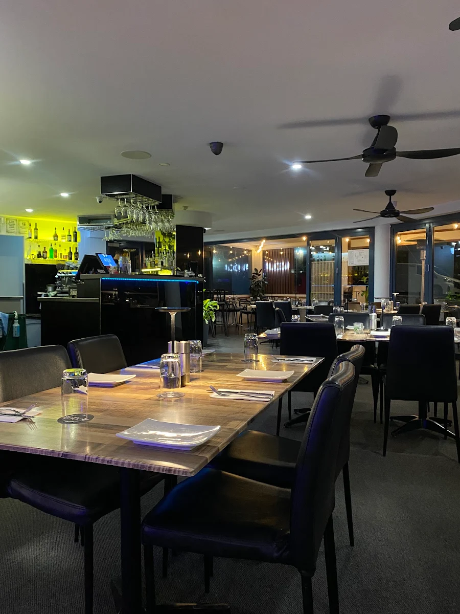 Vibe, Acqua Restaurant & Bar