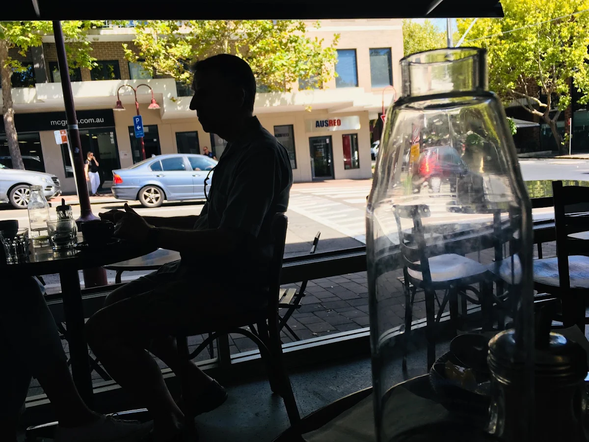 Vibe, Cafe 107