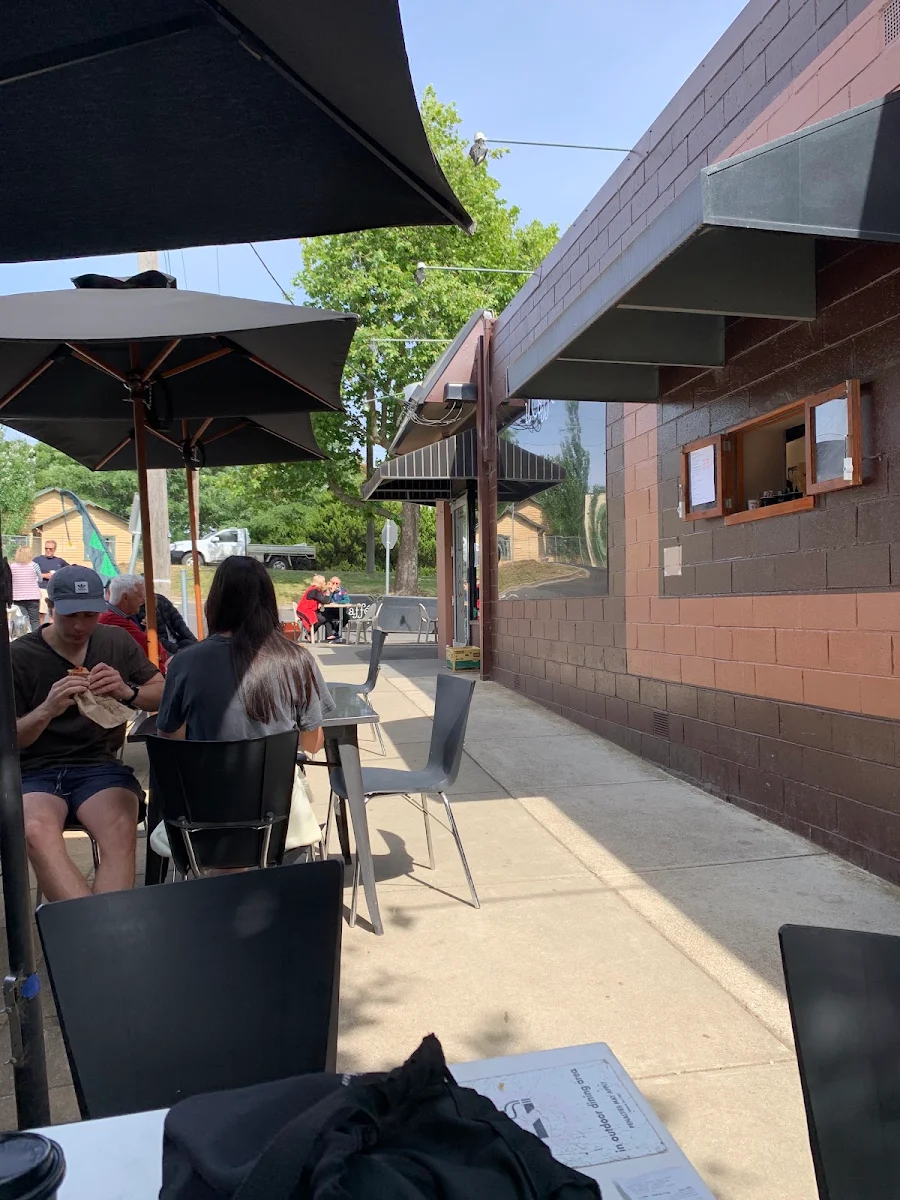 Vibe, Oak & Stone Cafe