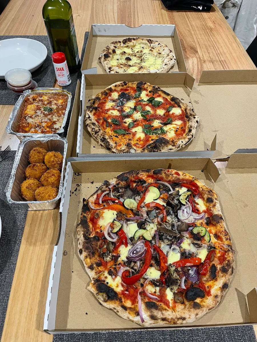 Food & drink, Paoletto's Pizza