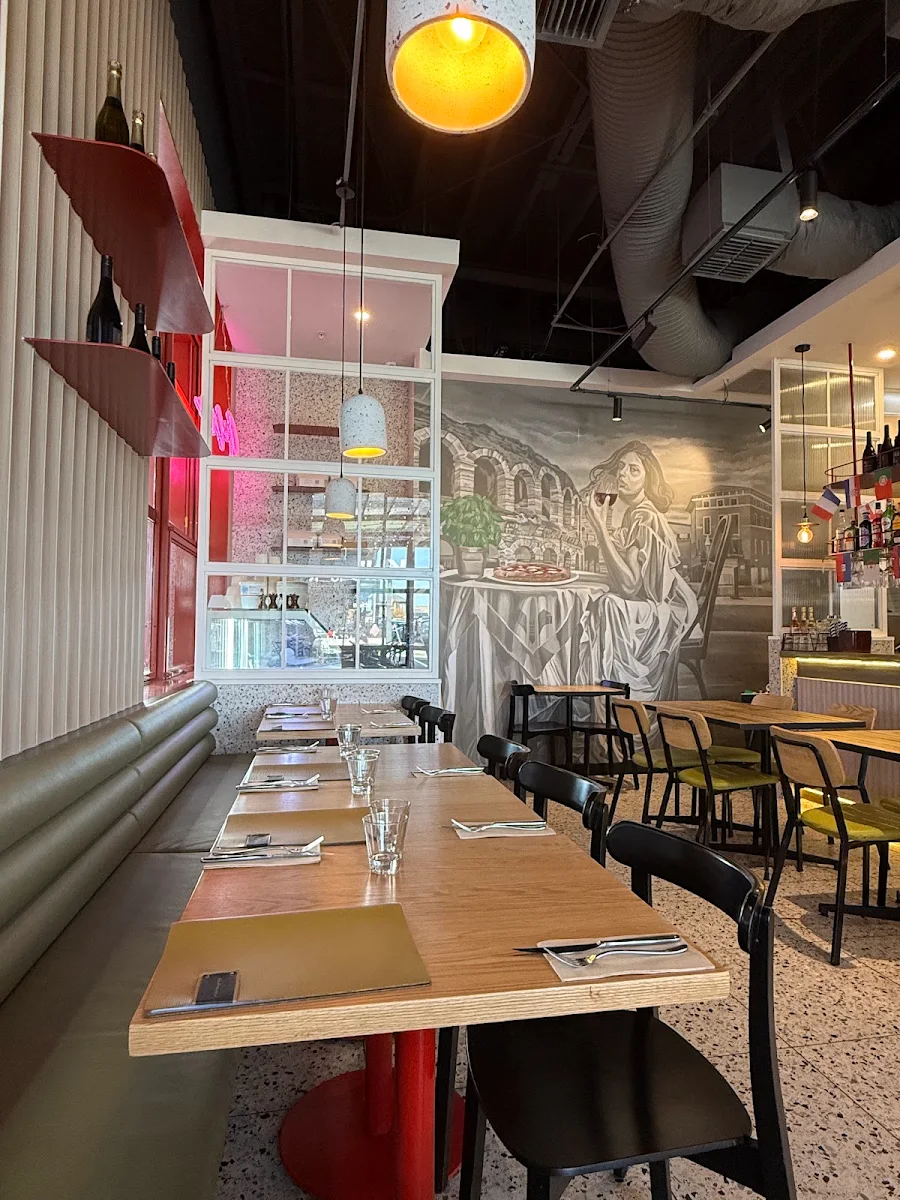 Vibe, Paoletto's Pizza