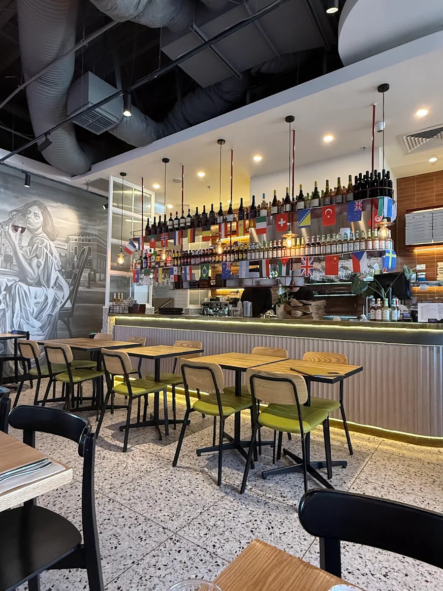Vibe, Paoletto's Pizza