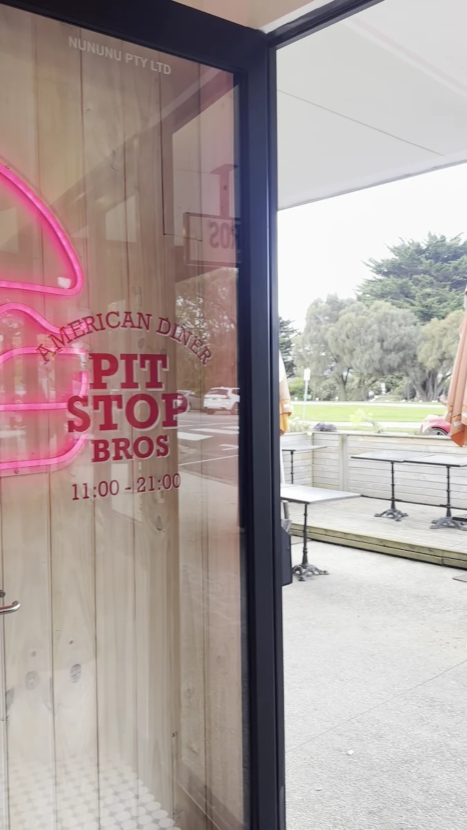 Vibe, Pit Stop Bros