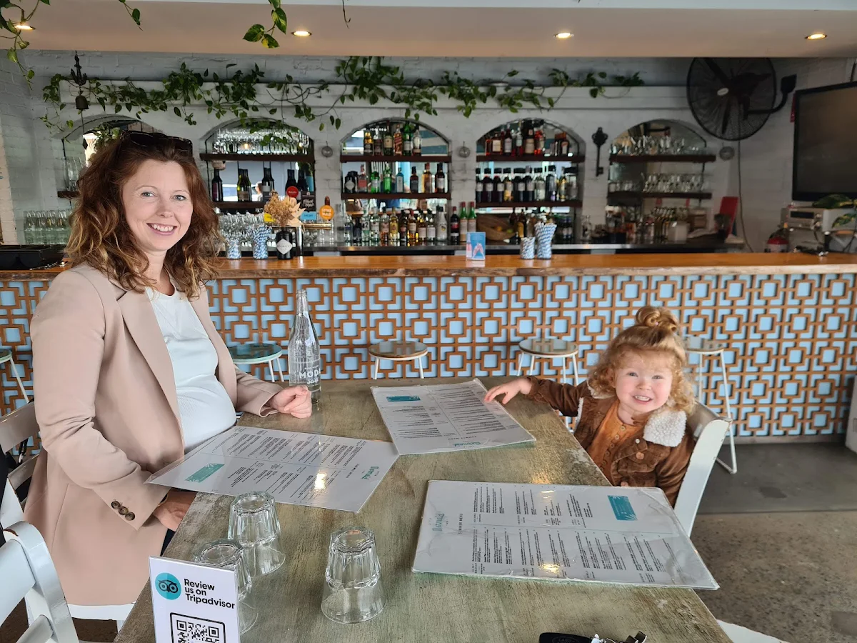 Vibe, Little Mermaid Cafe Bar