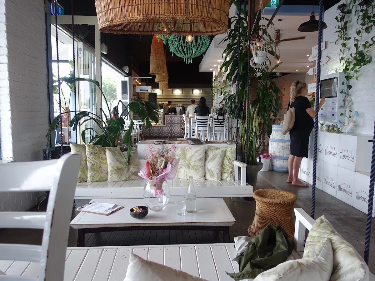 Vibe, Little Mermaid Cafe Bar