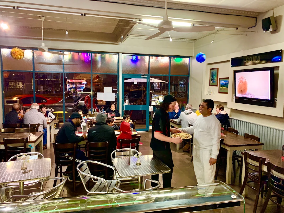 Vibe, Roma Pizzeria Kafe