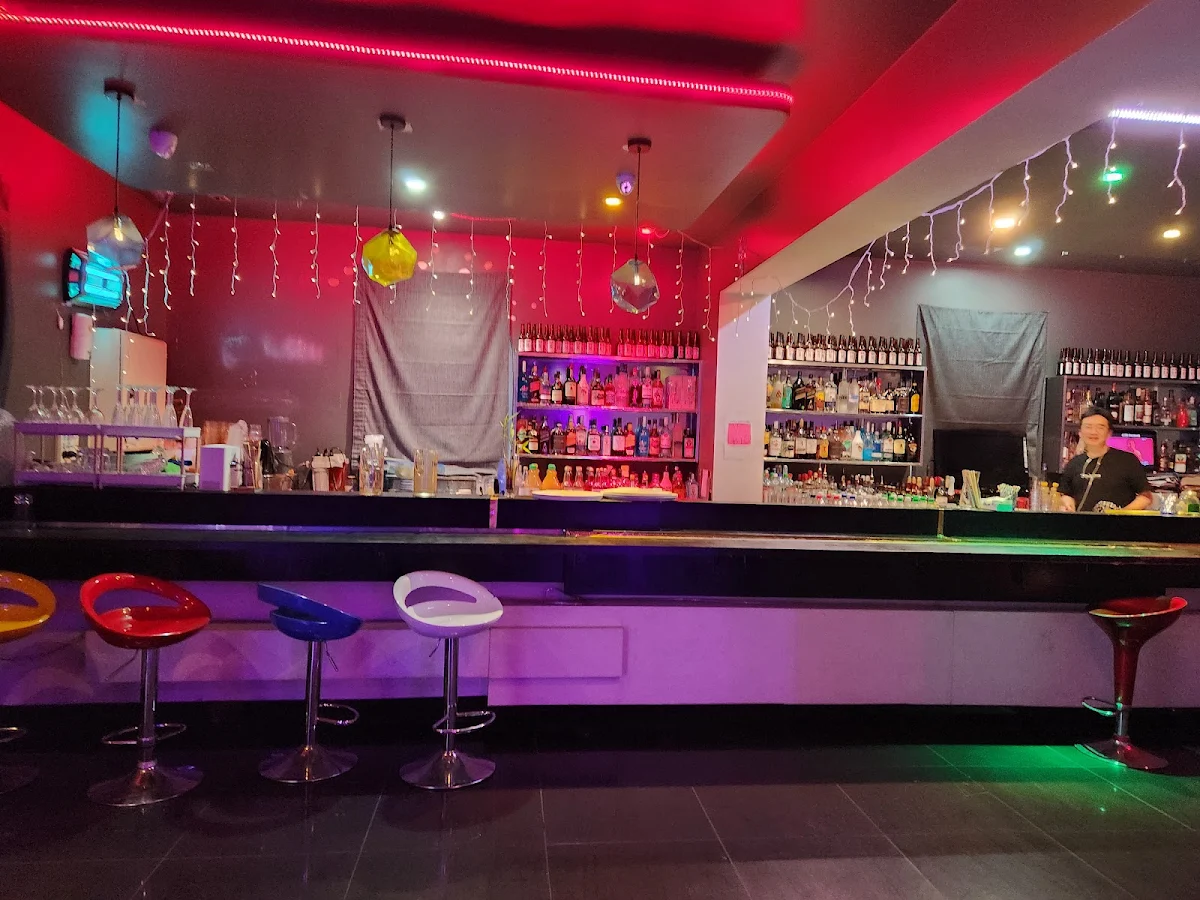 Vibe, Lychee Karaoke Bar