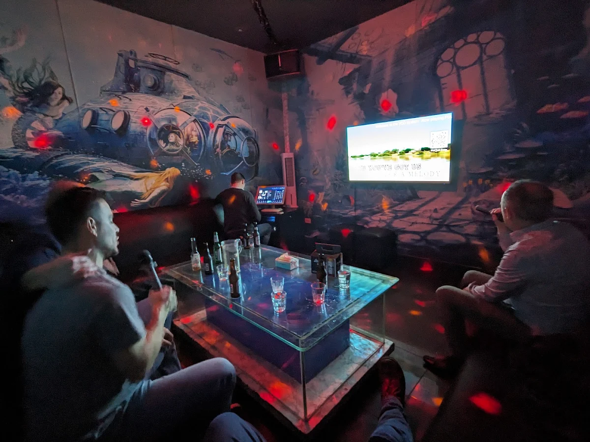 Vibe, Lychee Karaoke Bar