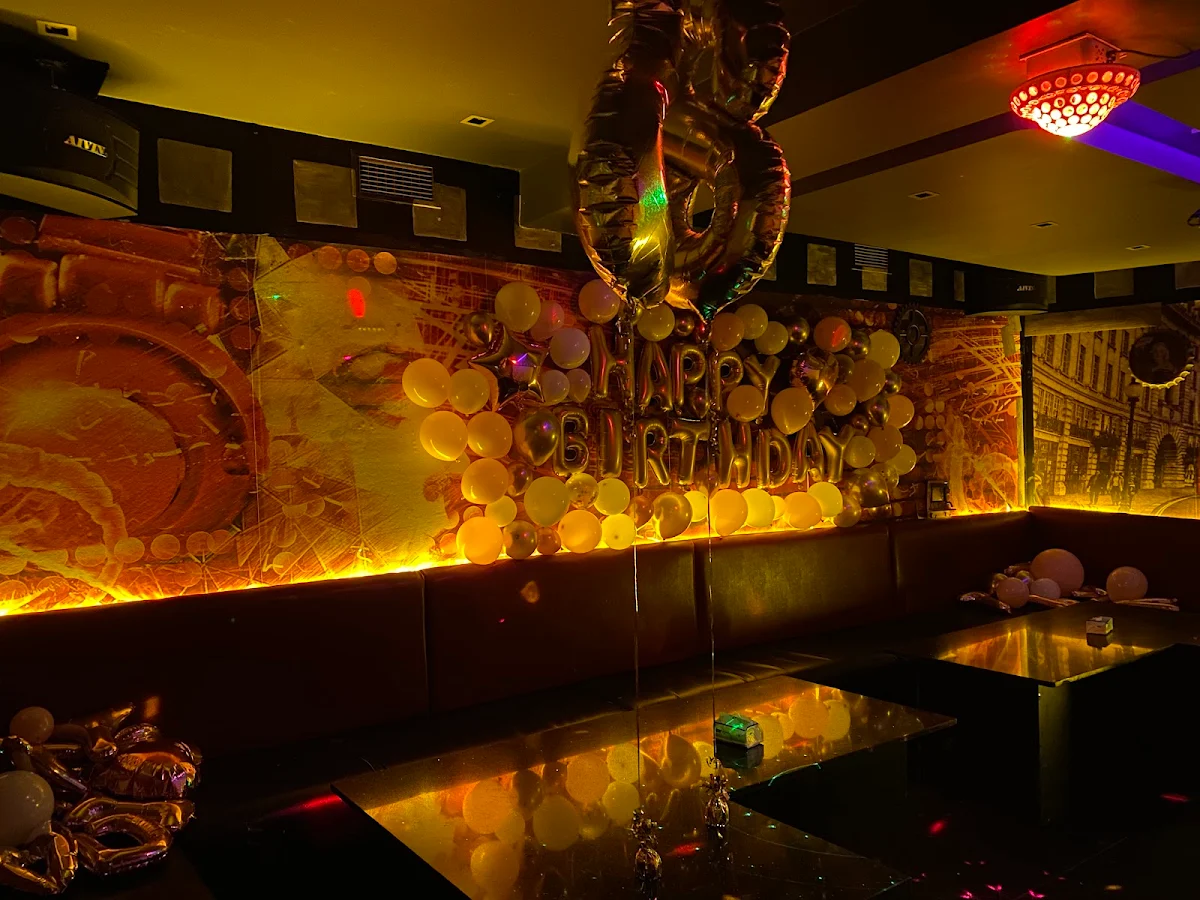 Vibe, Lychee Karaoke Bar