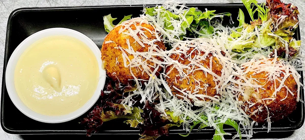 Food & drink, MIF Burger & Grill