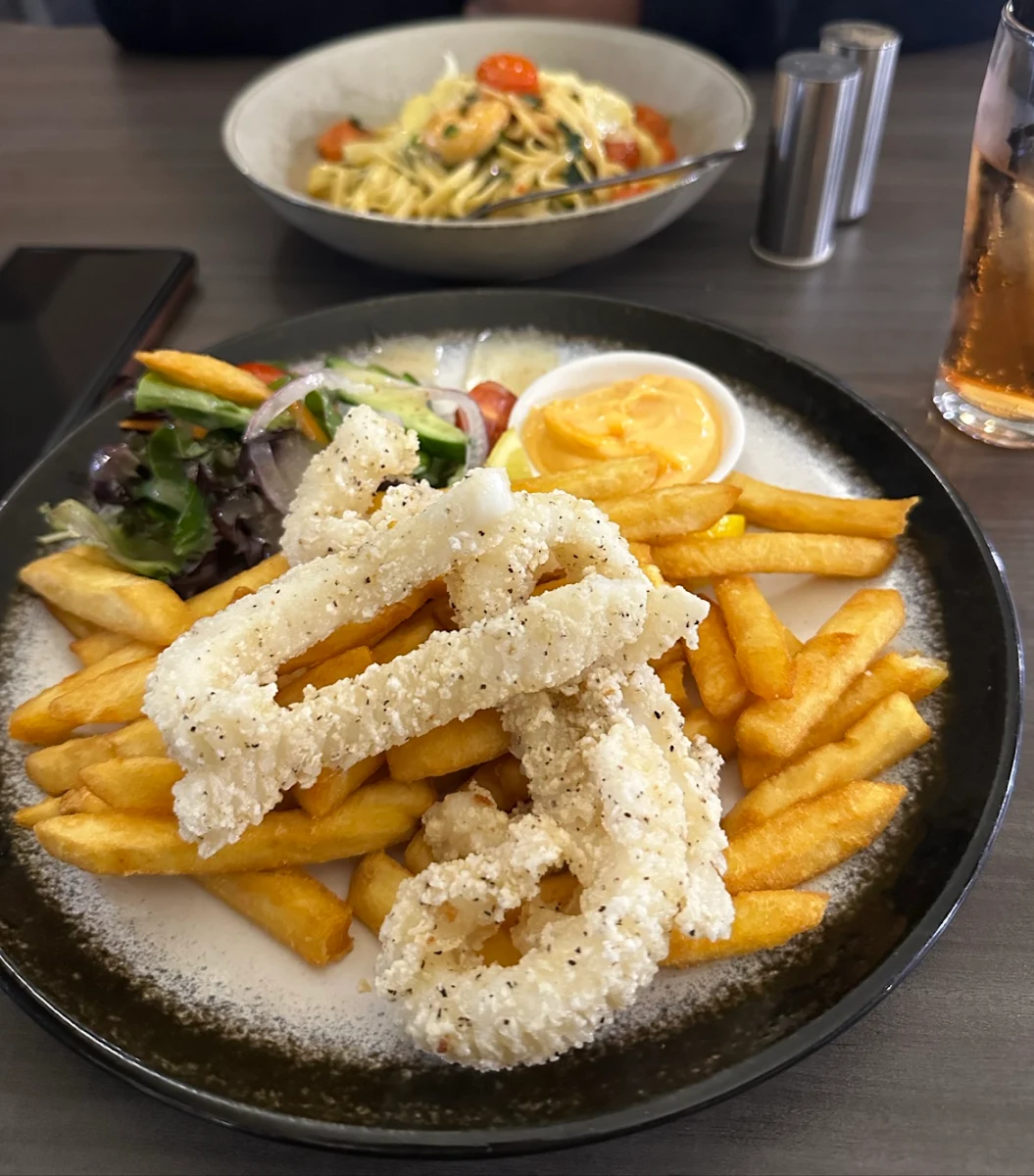 Food & drink, Chally's Bar and Bistro
