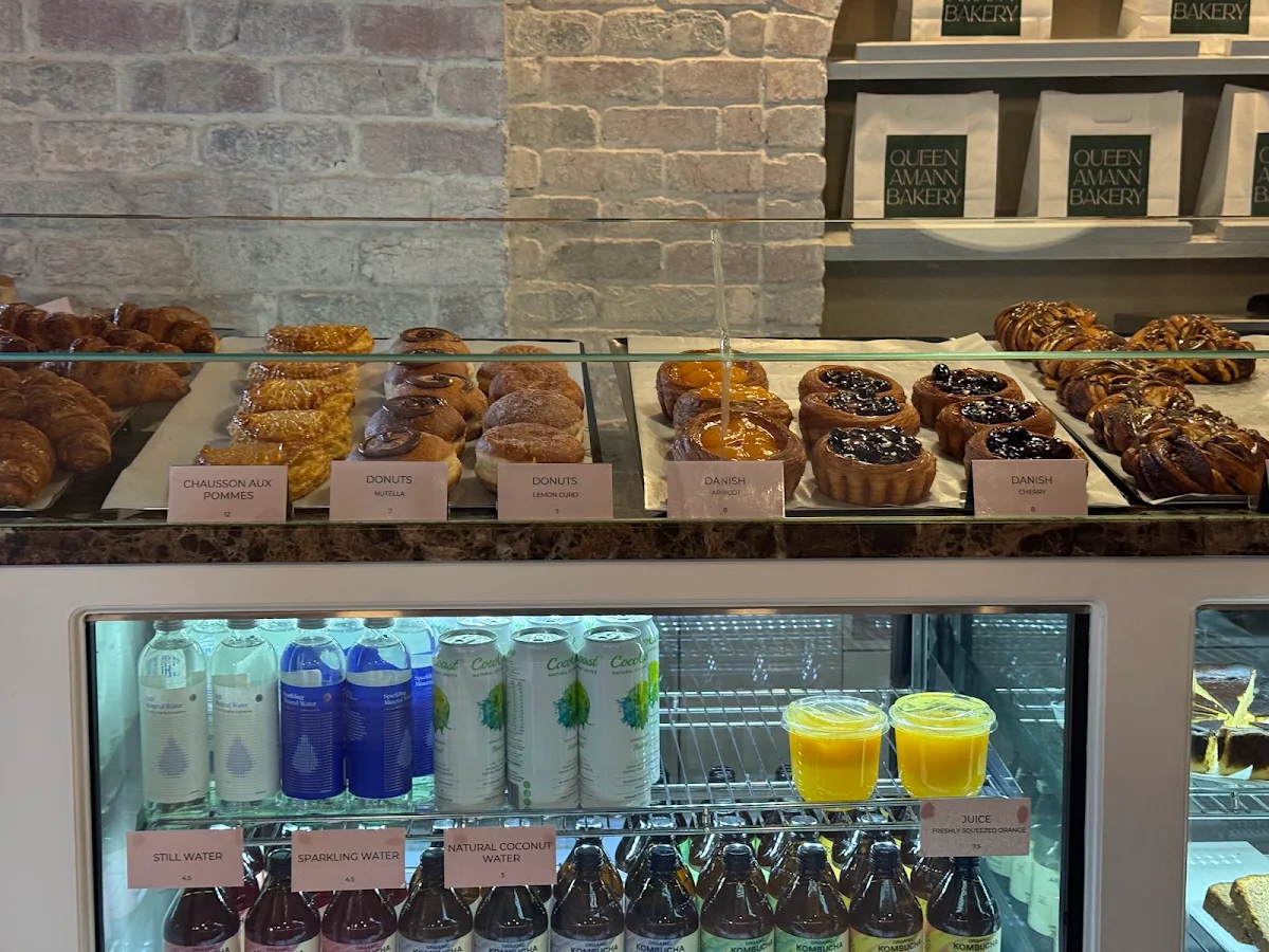 Vibe, Queen Amann Bakery
