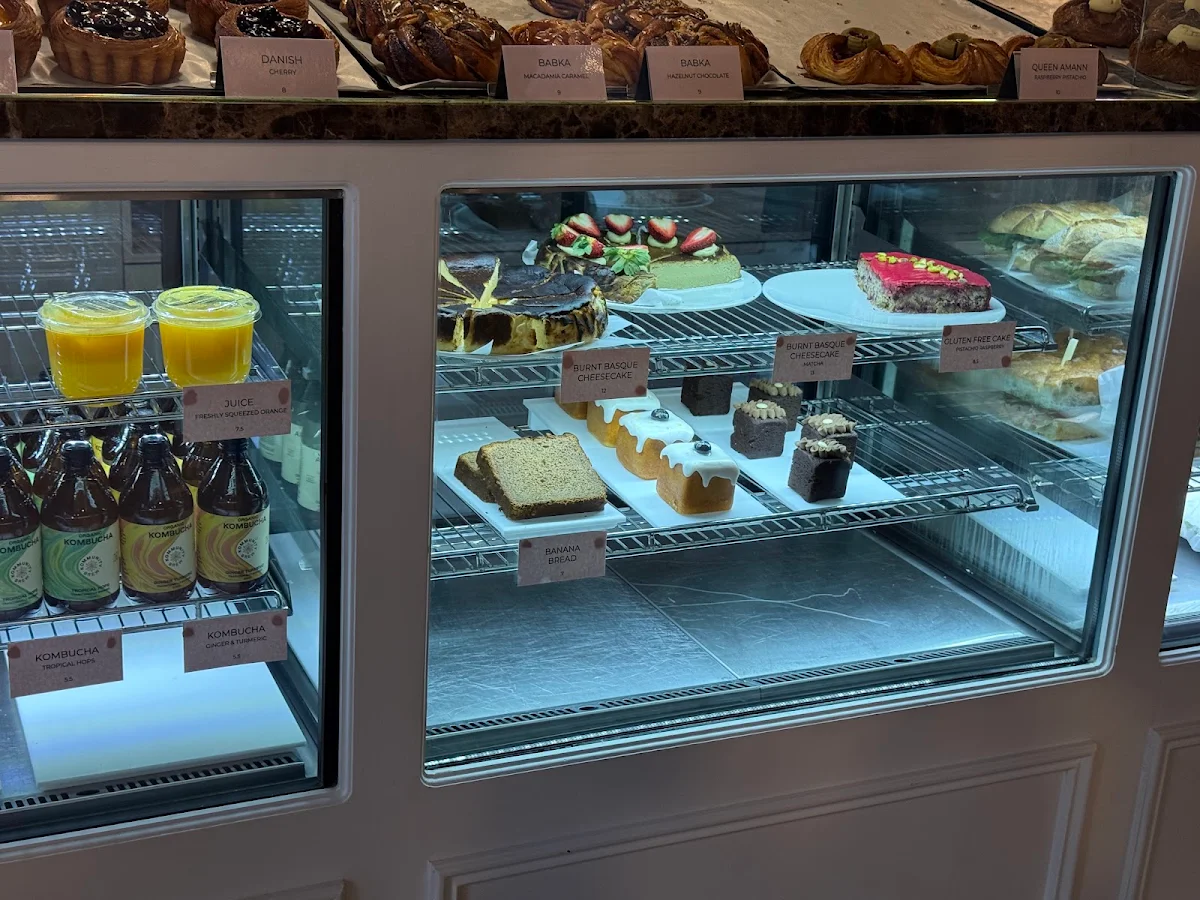 Vibe, Queen Amann Bakery