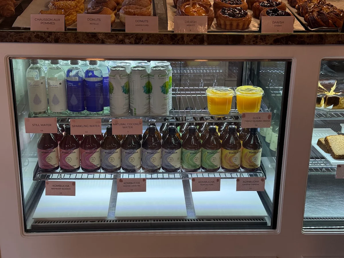 Vibe, Queen Amann Bakery