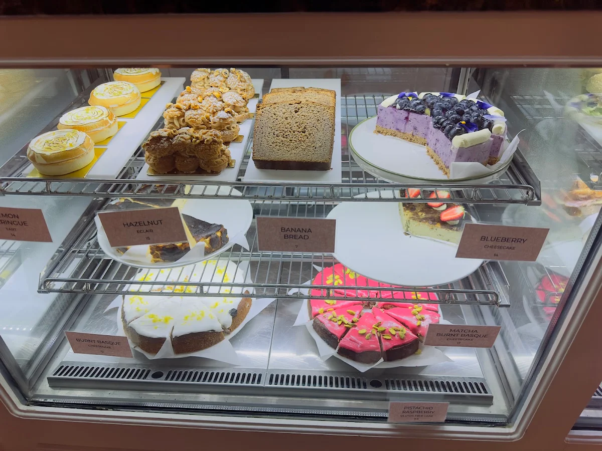 Vibe, Queen Amann Bakery