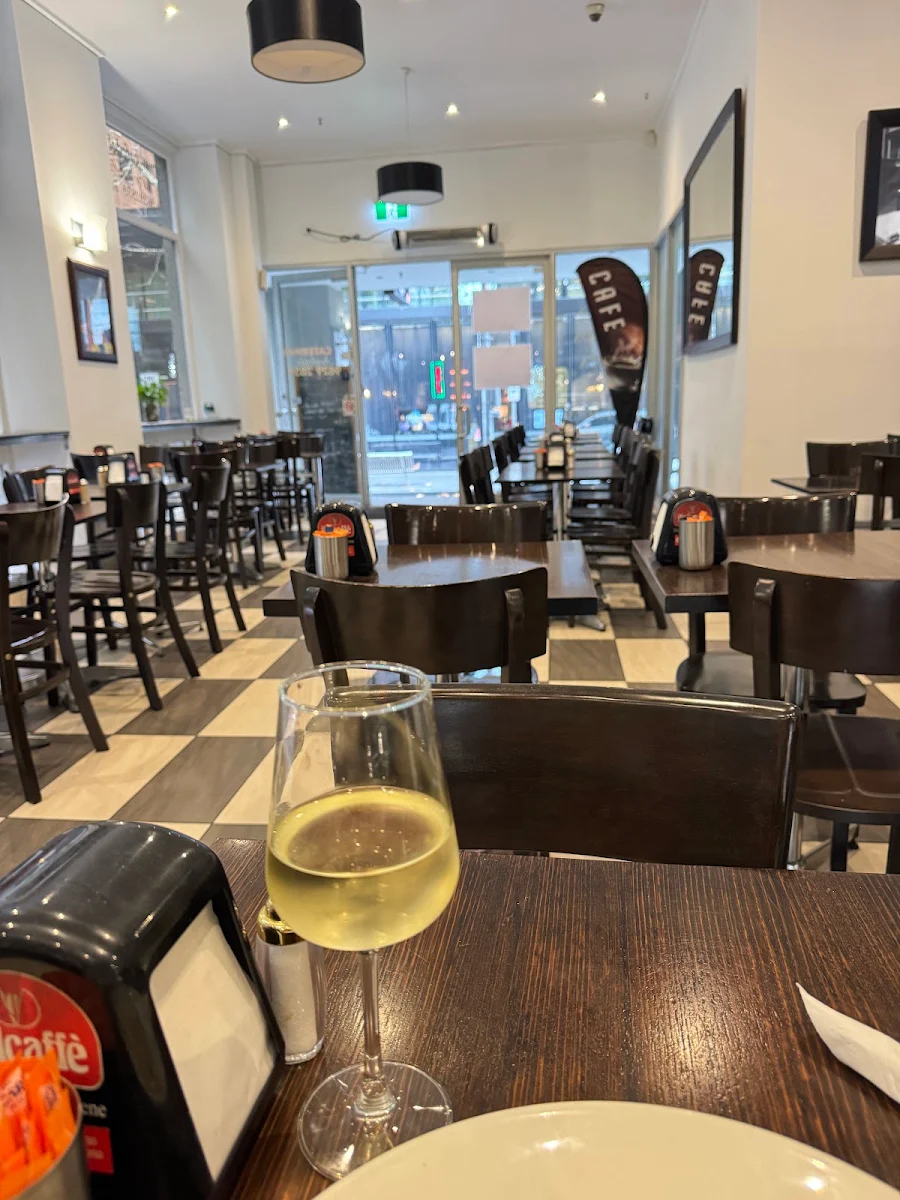Vibe, Cafe Del Corso