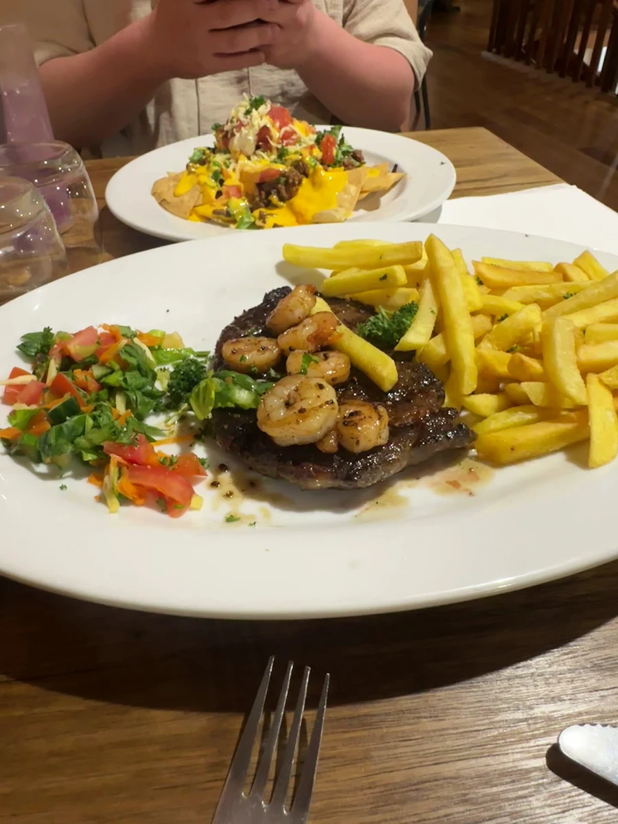 Food & drink, The Hideout Bar and Grill