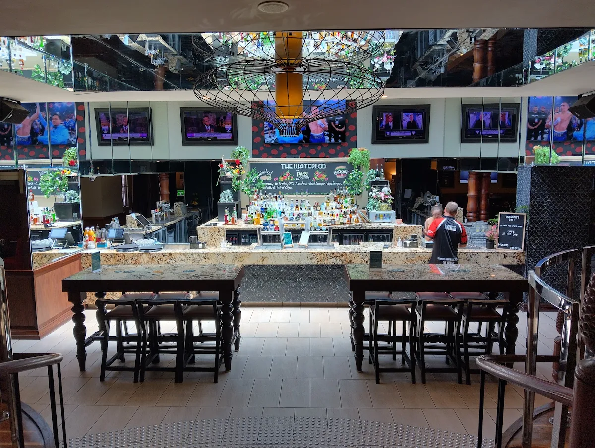 Vibe, Waterloo Hotel