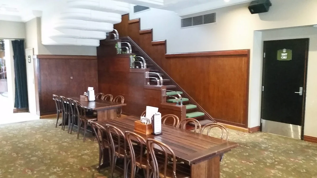 Vibe, Waterloo Hotel
