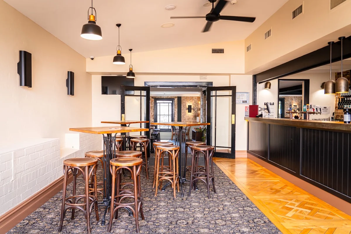 Vibe, Nag's Head Hotel, Glebe