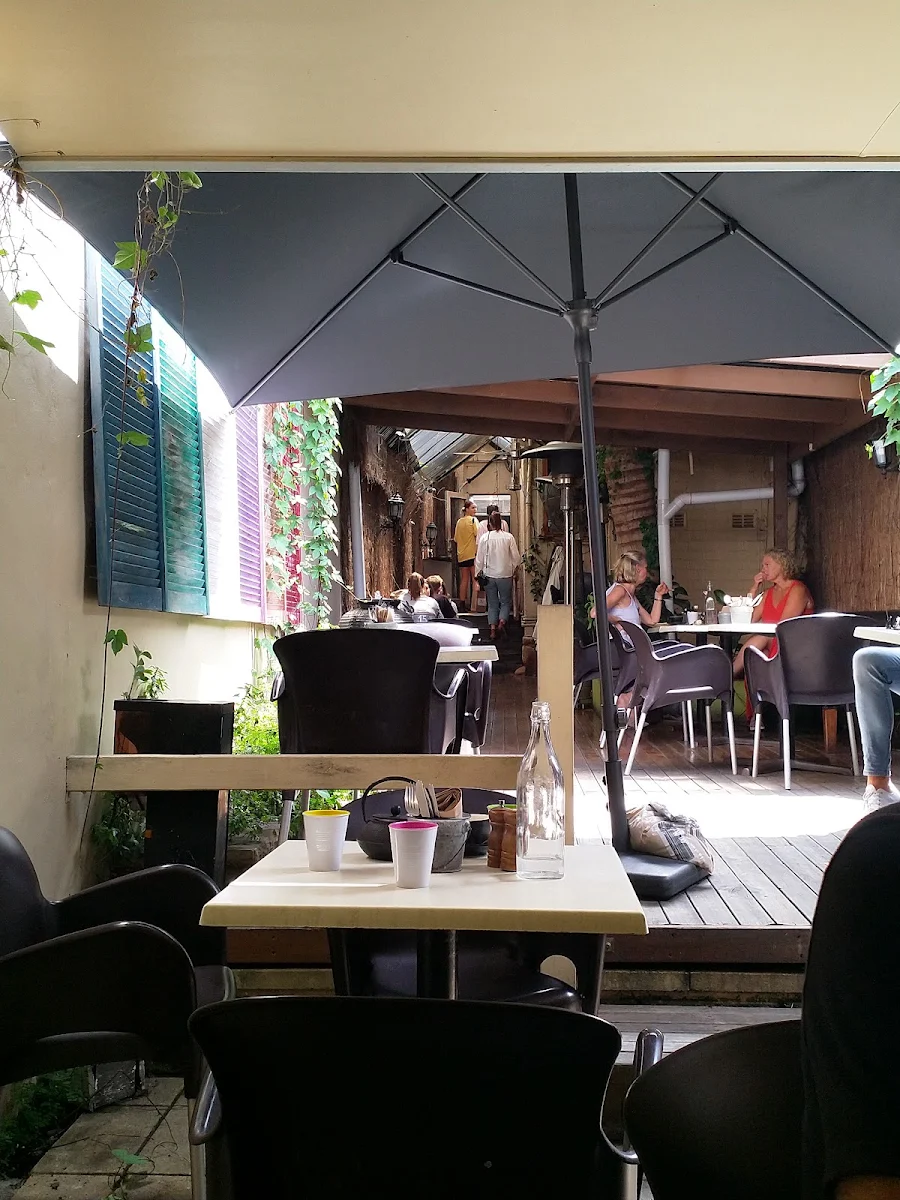 Vibe, Grey Grus Cafe