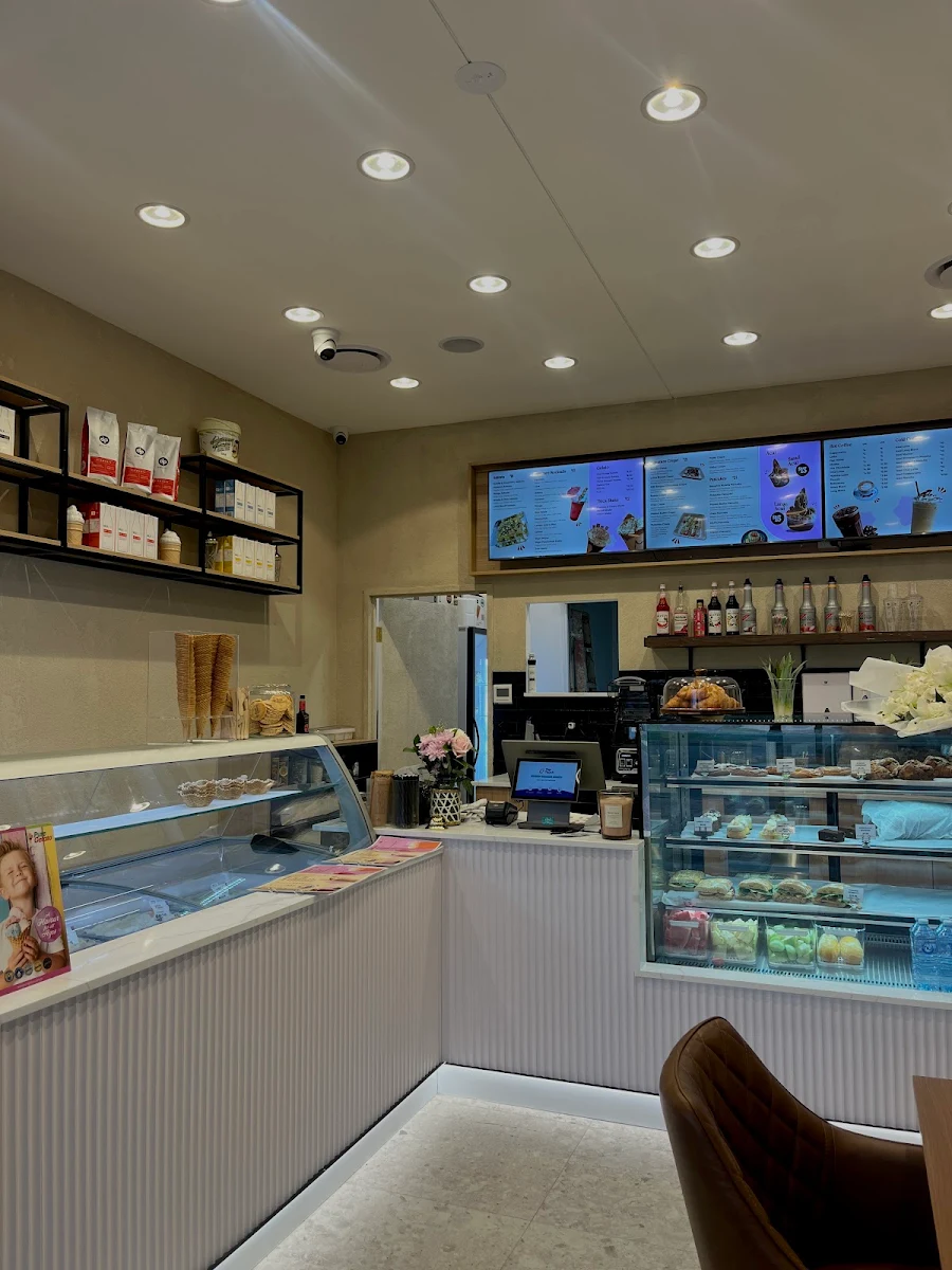Vibe, Lovelo Cafe