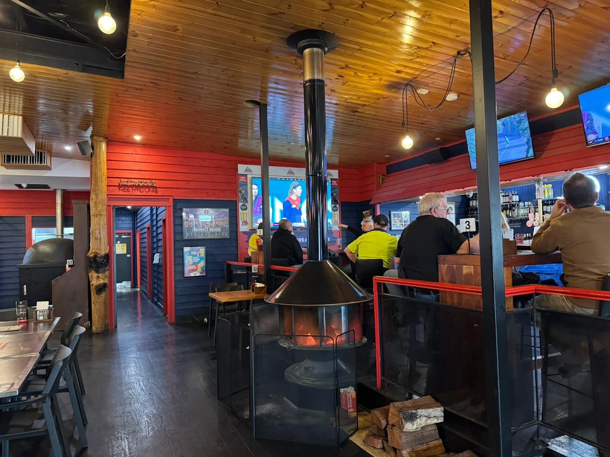 Vibe, Deebo Burgers & Beer Bar