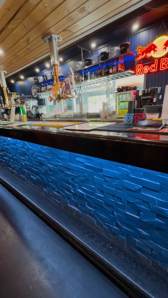 Vibe, Deebo Burgers & Beer Bar