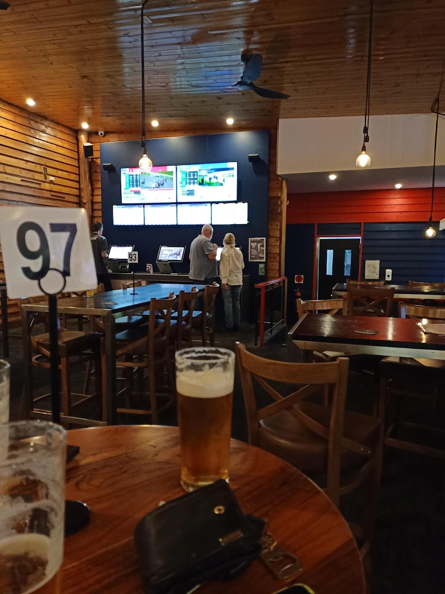 Vibe, Deebo Burgers & Beer Bar