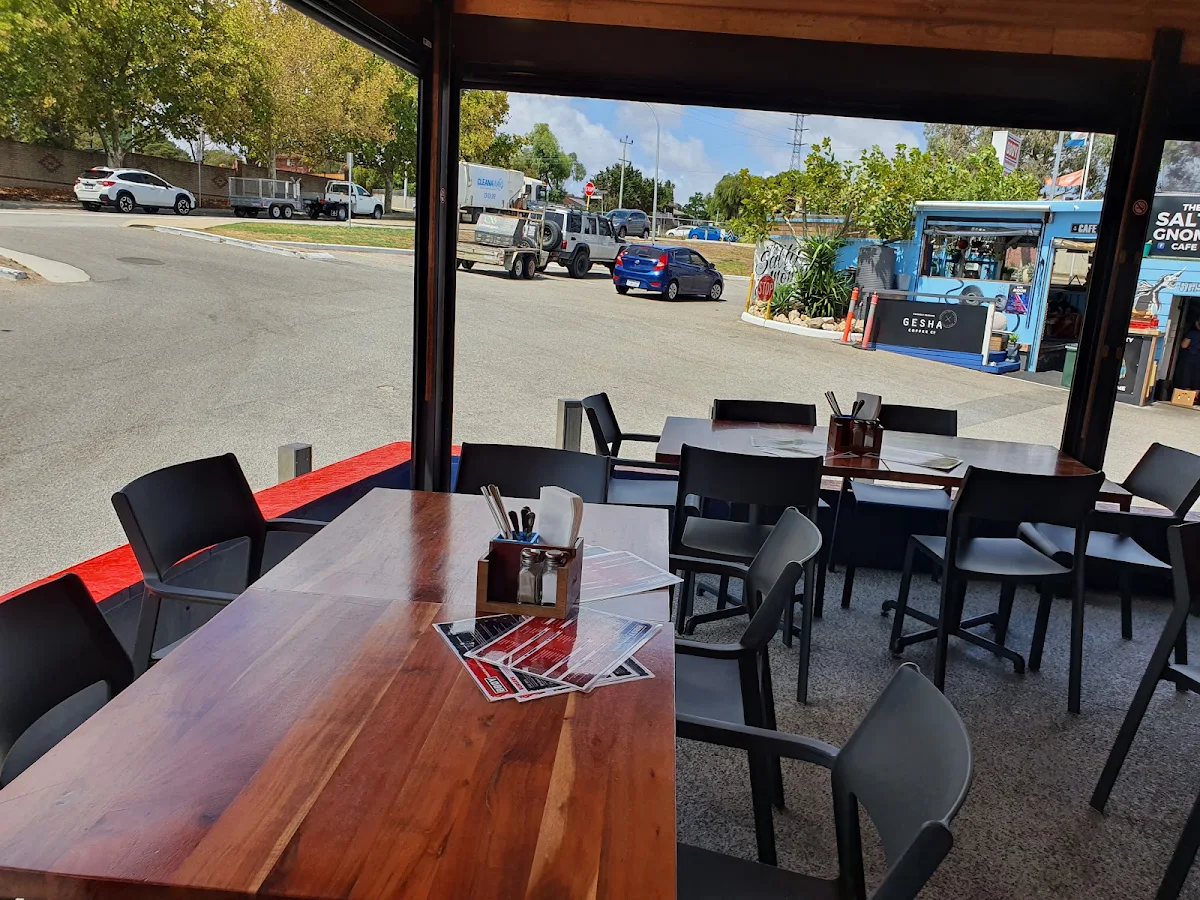Vibe, Deebo Burgers & Beer Bar