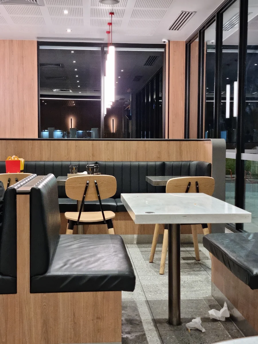 Vibe, McDonald's Greenvale Lakes