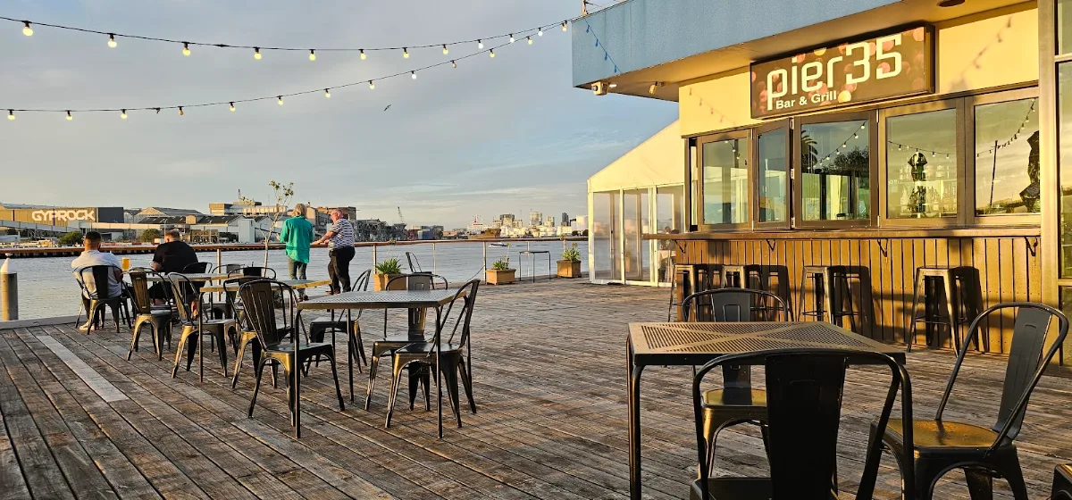 Vibe, Pier 35 Bar & Grill