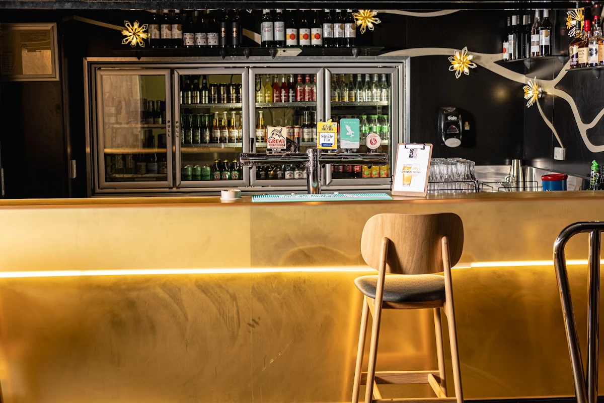 Vibe, Red Bill Kitchen & Bar
