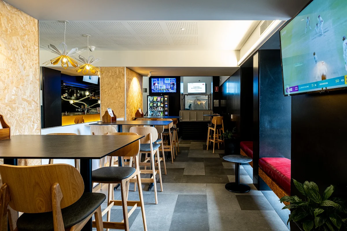 Vibe, Red Bill Kitchen & Bar