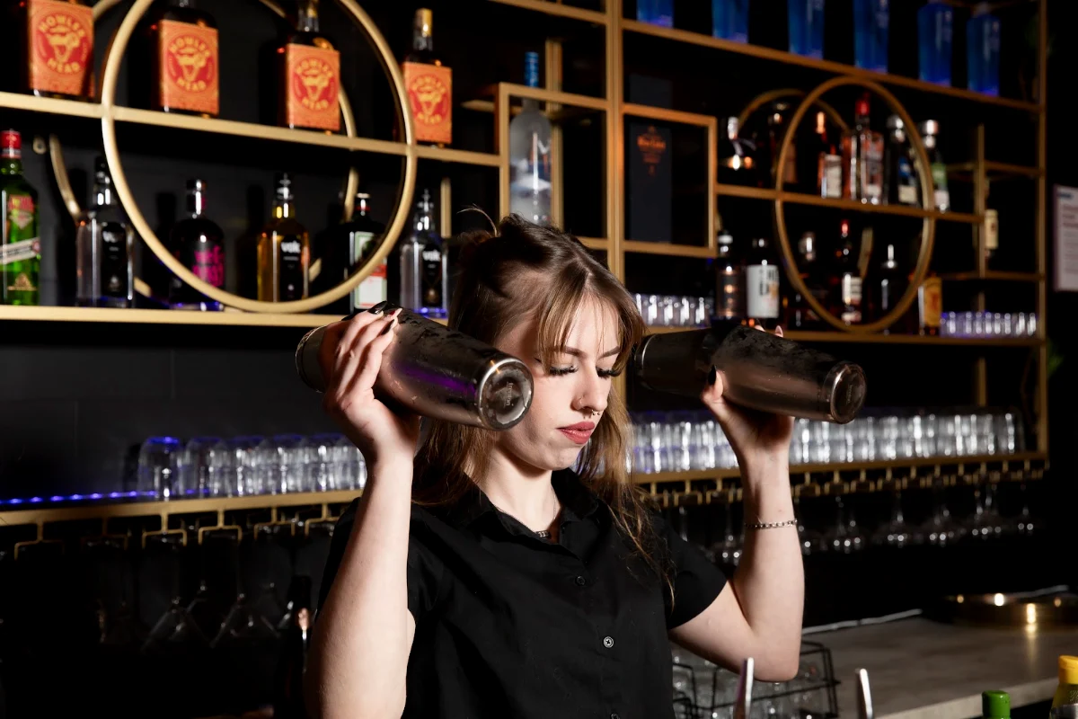 Vibe, Golden Goose Cocktail Bar