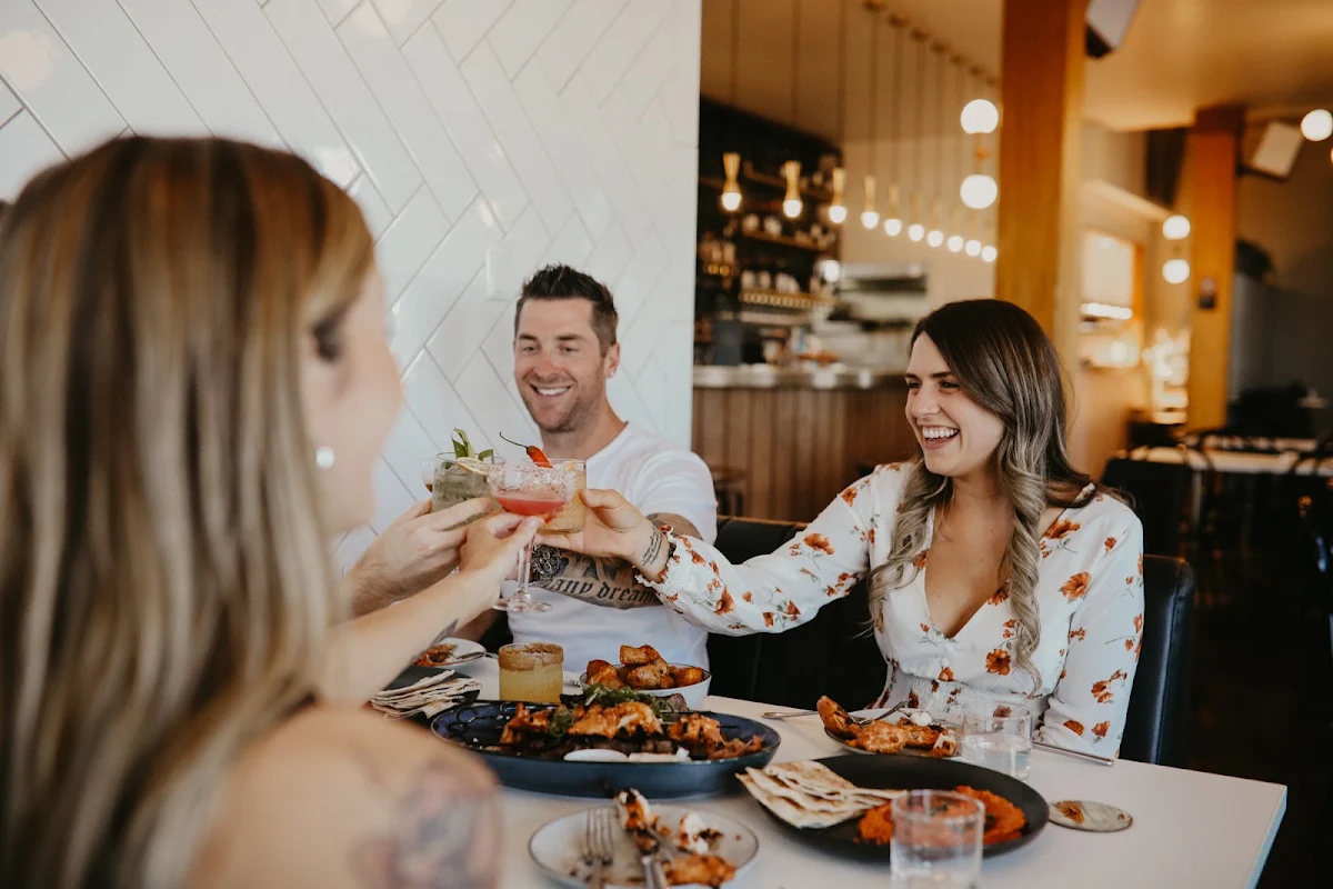 Vibe, Motel Mezza Restaurant & Bar