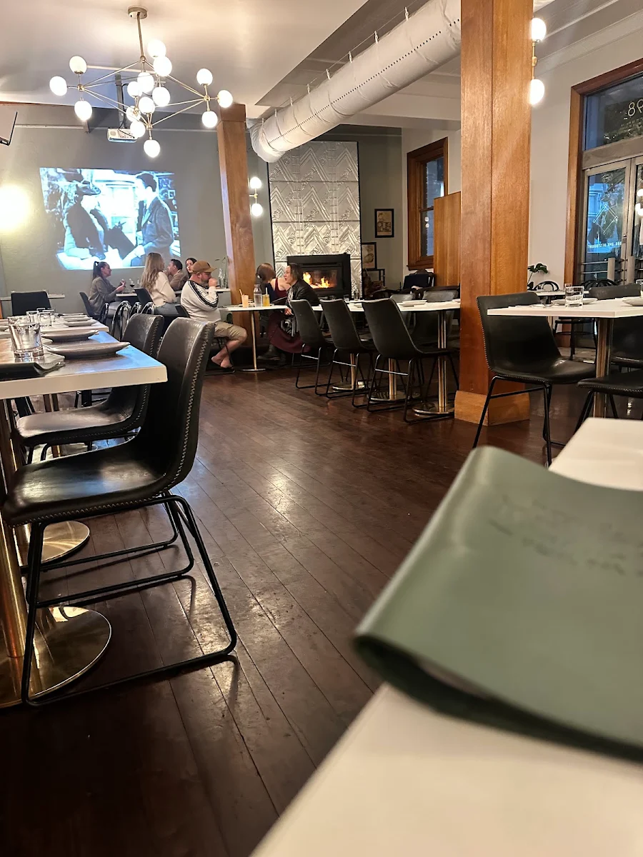 Vibe, Motel Mezza Restaurant & Bar