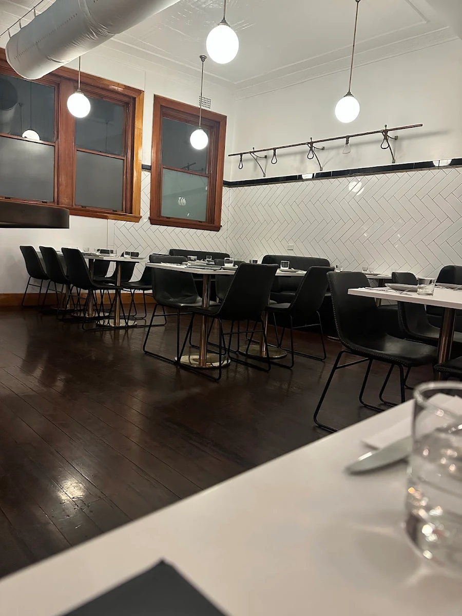 Vibe, Motel Mezza Restaurant & Bar