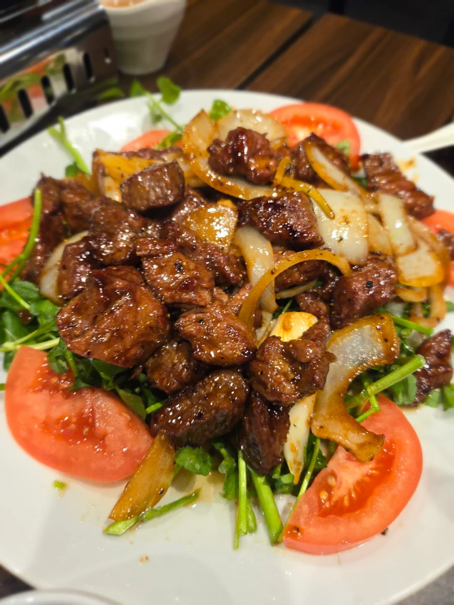 Food & drink, Bau Truong Mounties