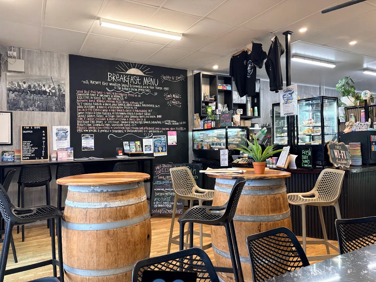 Vibe, Deckchair Café