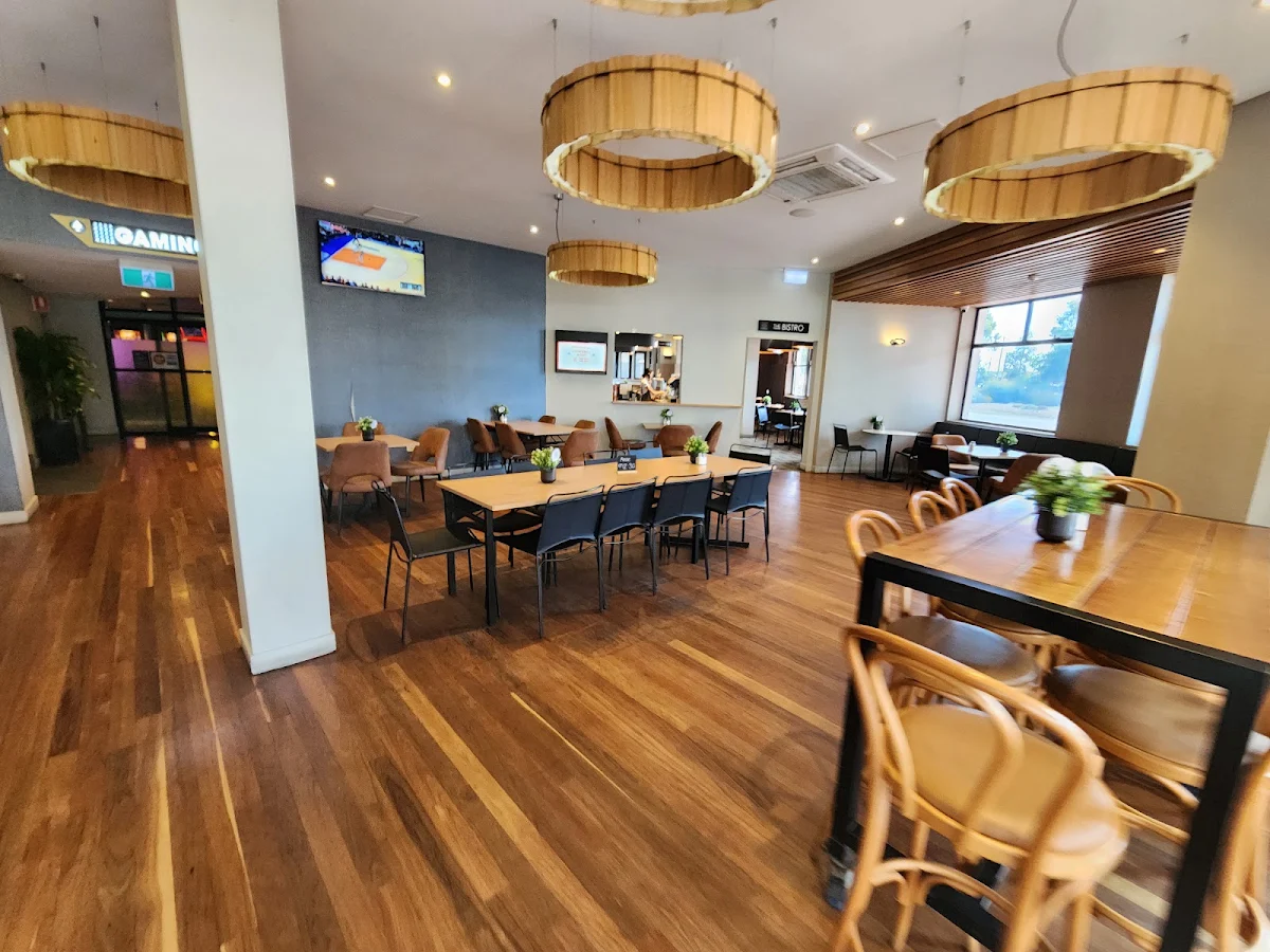 Vibe, Woodville Hotel