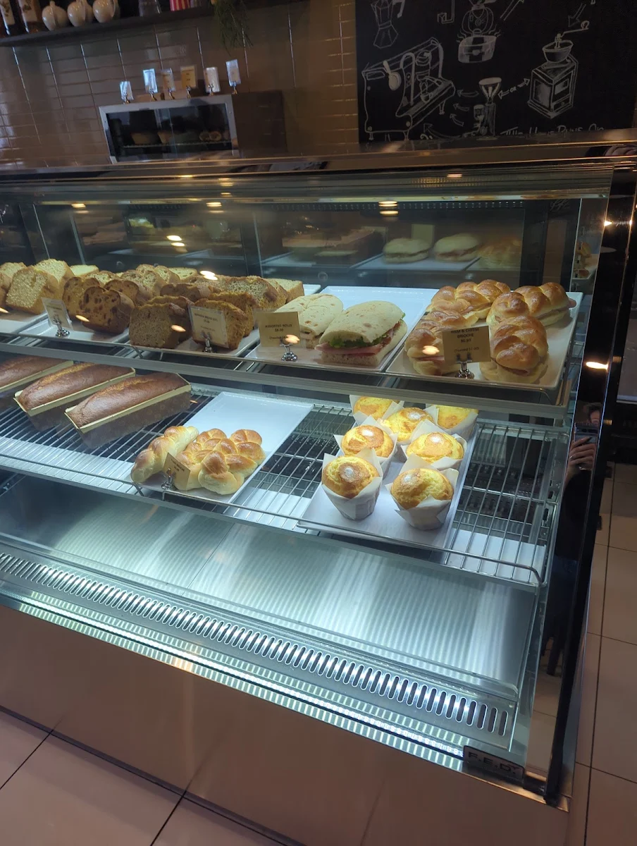 Vibe, Lisbon Love Patisserie Panania