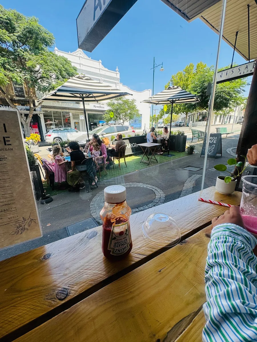 Vibe, Little Bunny Cafe