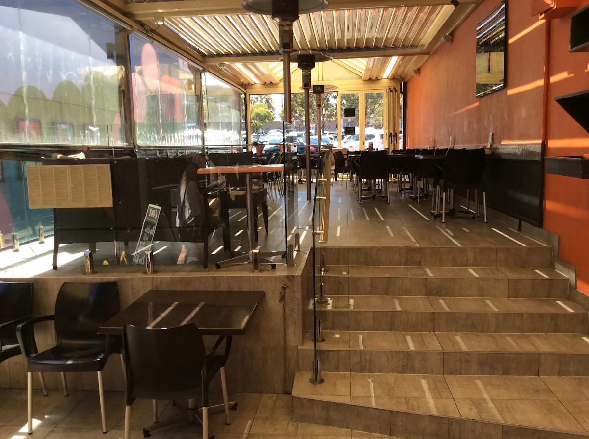 Vibe, Crave Restaurant