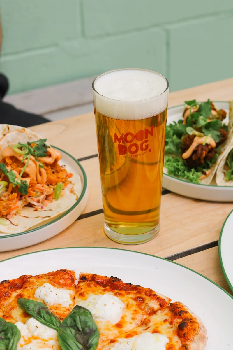 Food & drink, Moon Dog Beach Club