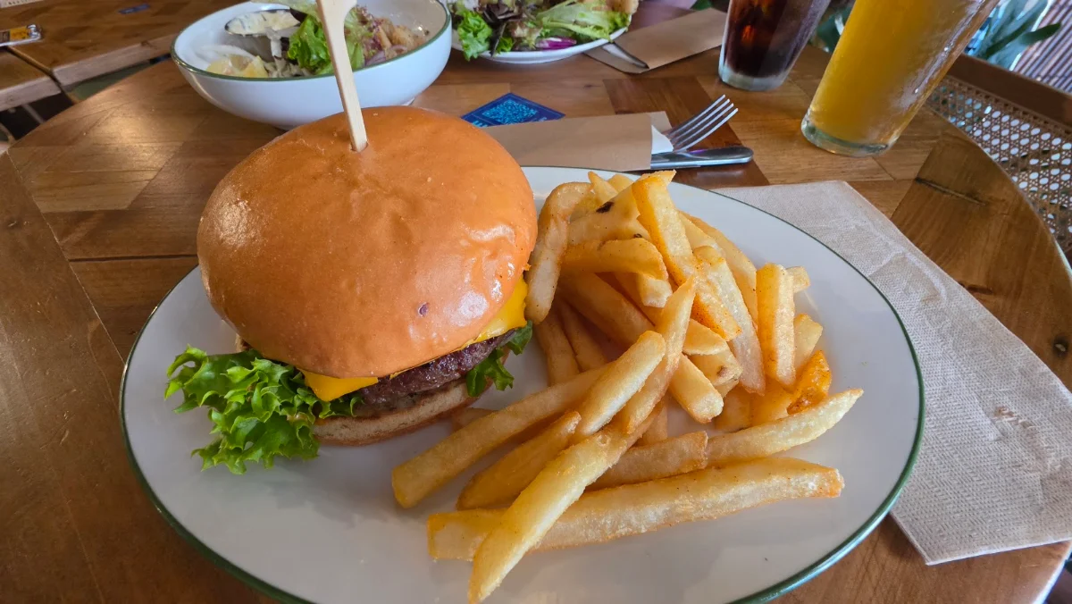 Food & drink, Moon Dog Beach Club