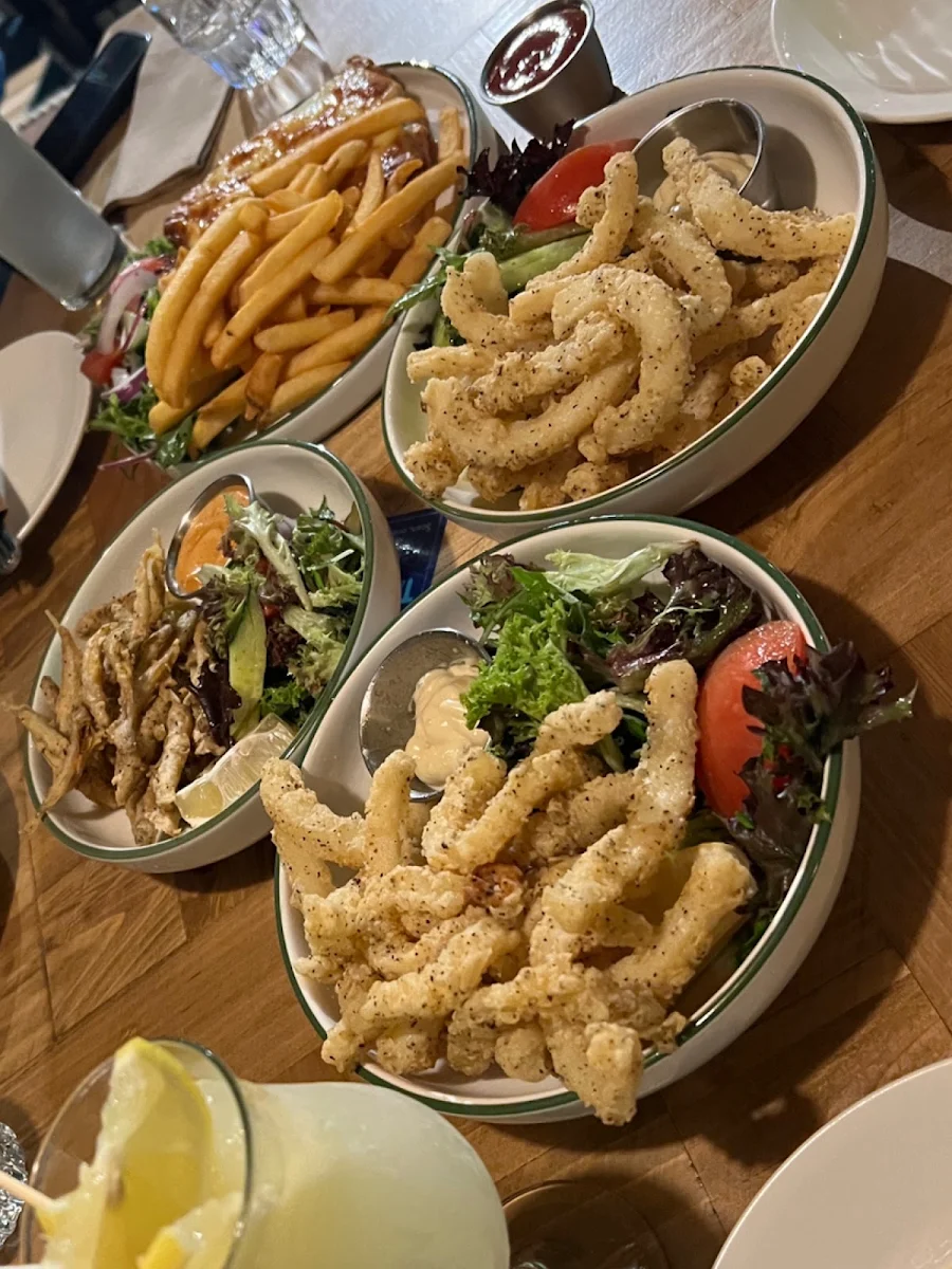 Food & drink, Moon Dog Beach Club