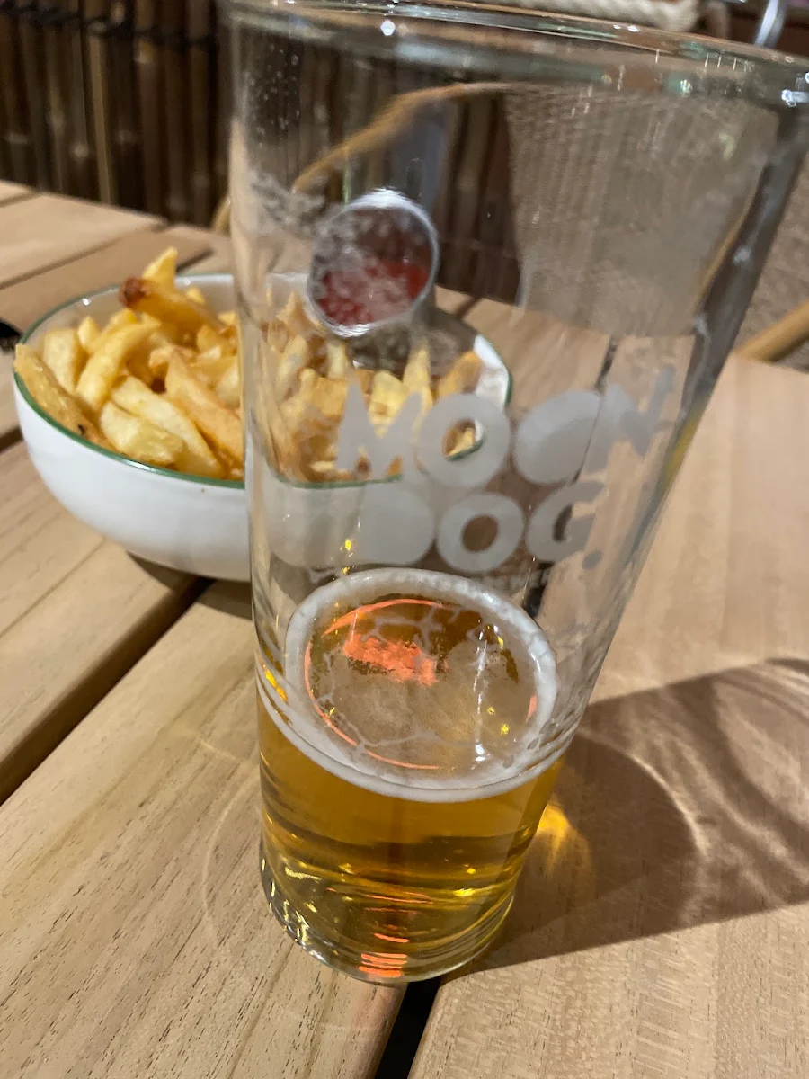 Food & drink, Moon Dog Beach Club