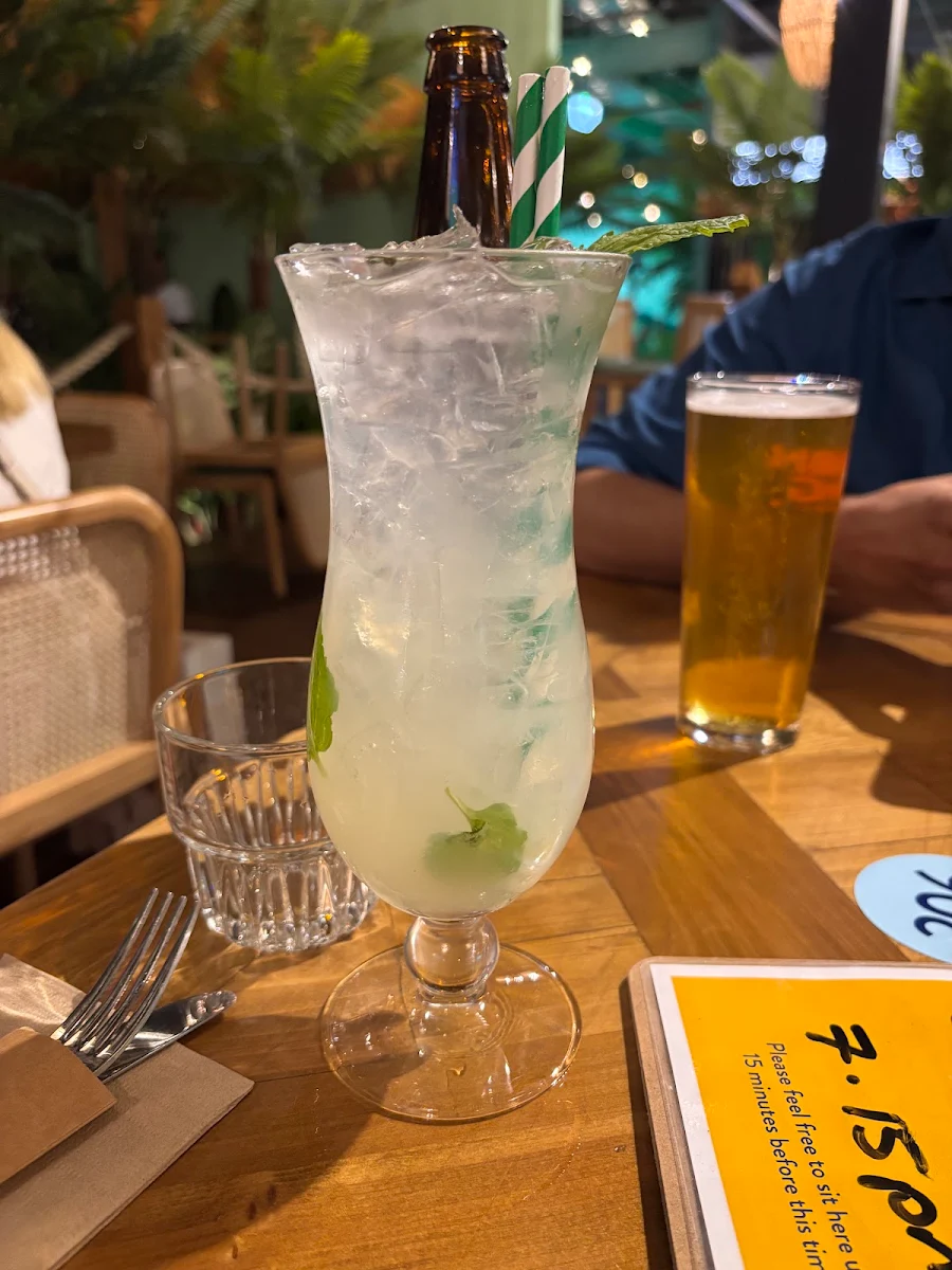 Food & drink, Moon Dog Beach Club